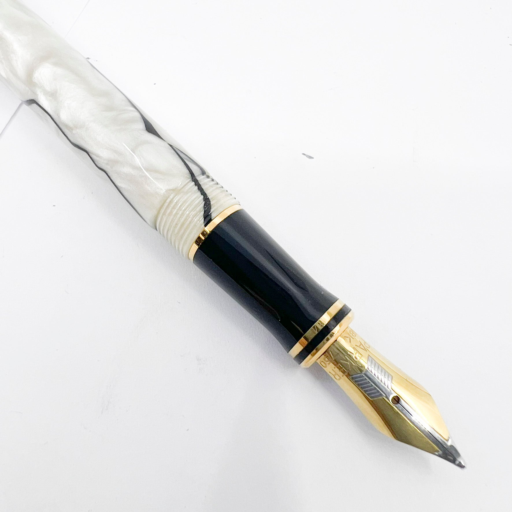 Parker Duofold International Lustrous Pearl & Black Fountain Pen