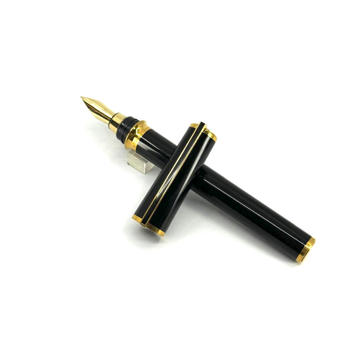 S. T. Dupont Montparnasse Chairman Oversized Fountain Pen-Medium 18 Kt Gold Nib