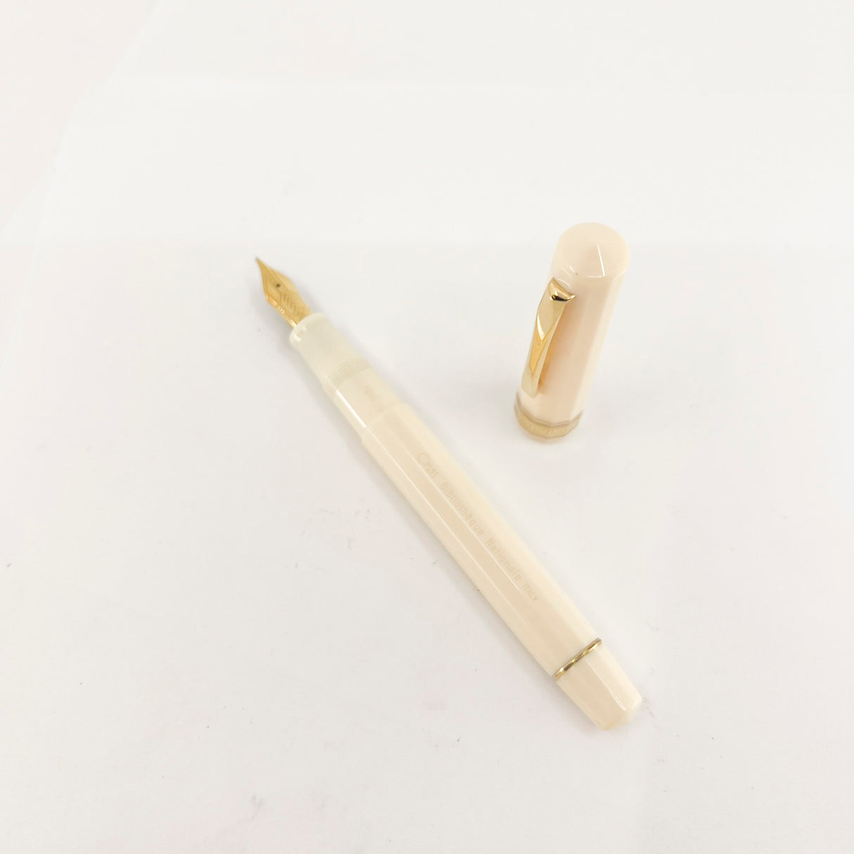 OMAS Ivory Vegetal Resin Bibliotheque Nationale Fountain Pen - Medium 18kt Gold Nib