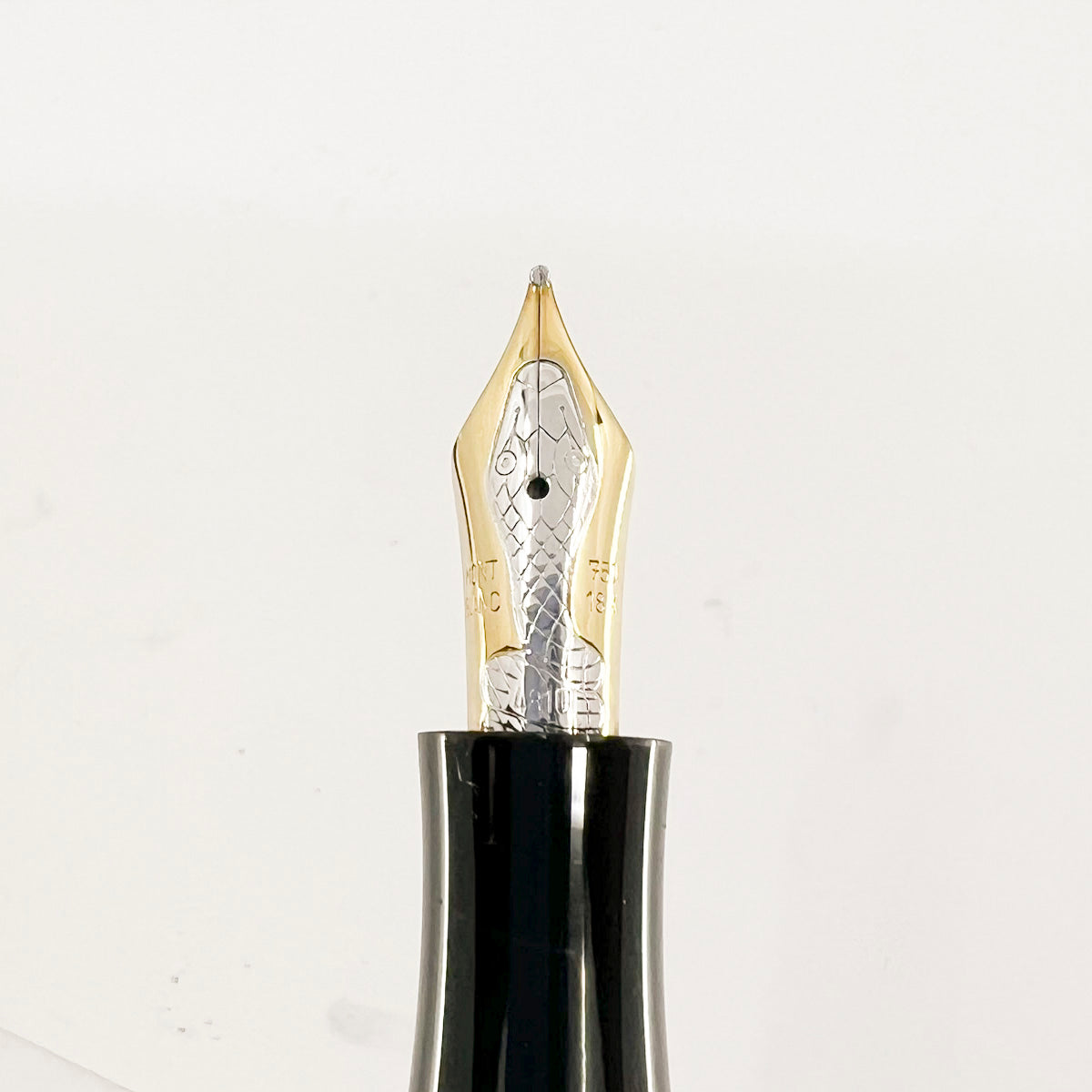 Montblanc Agatha Christie Vermeil (Gold Plating Over Sterling Silver) Limited Edition Fountain -Medium 18 Kt Gold Nib Pen                                        - Medium 18kt Gold Nib (Copy)