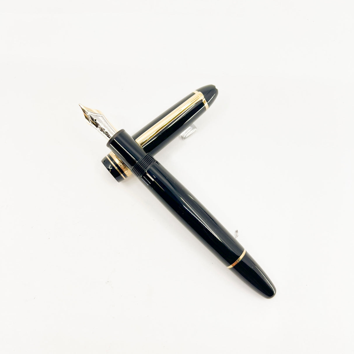 Montblanc Black Resin Meisterstuck #146 LeGrand Fountain Pen - Semi-Flex Medium 14kt Gold  Nib