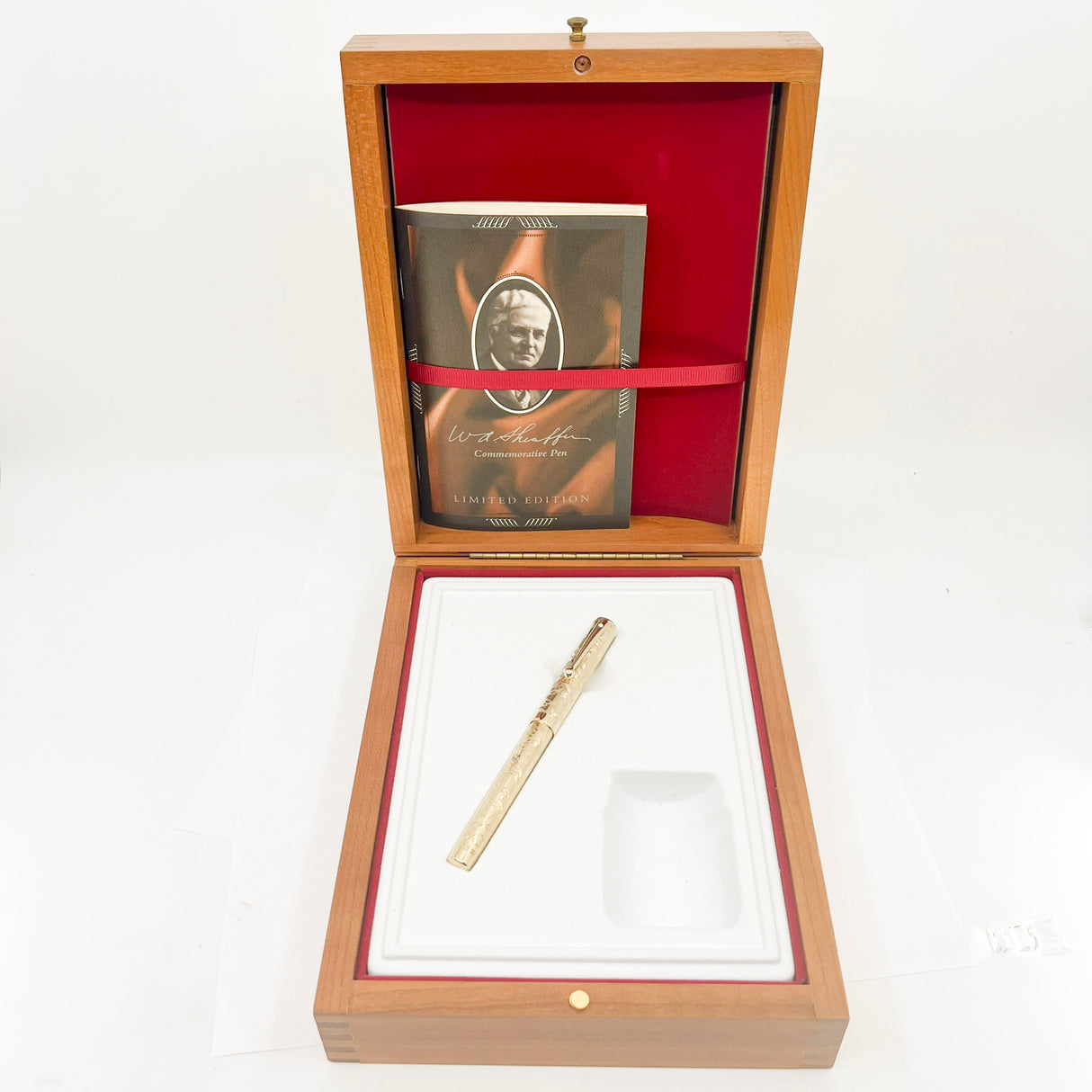 Sheaffer Commemorative Nostalgia Limited Edition Fountain Pen - Medium 18kt Gold Nib
