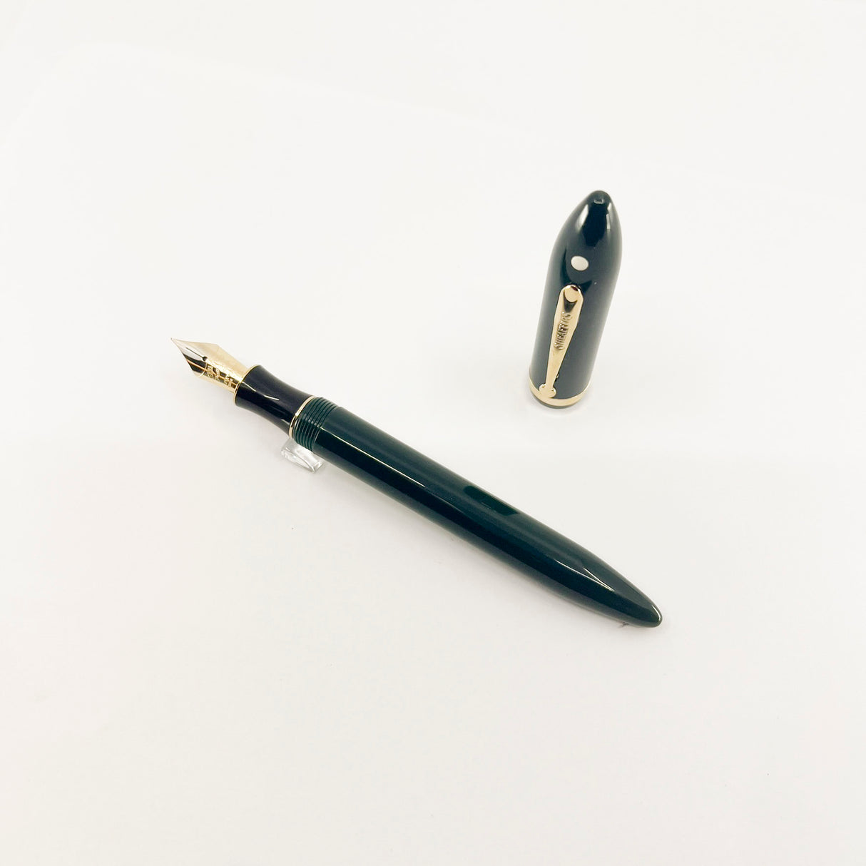 Sheaffer Hunter Green Balance Fountain Pen - Fine 18kt Gold Nib