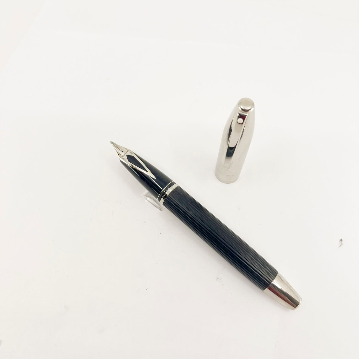 Sheaffer Legacy 2 Fountain Pen - Broad 18kt Gold Nib
