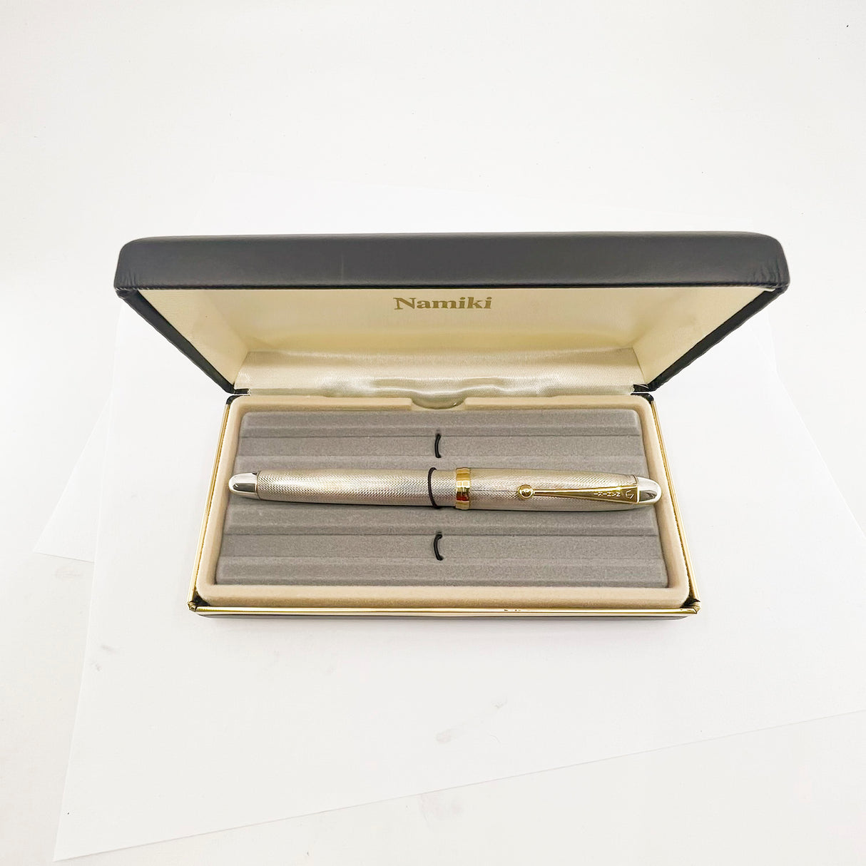 Pilot Namiki Custom Silver Fountain Pen - Barleycorn Design - Broad 18kt Gold Nib
