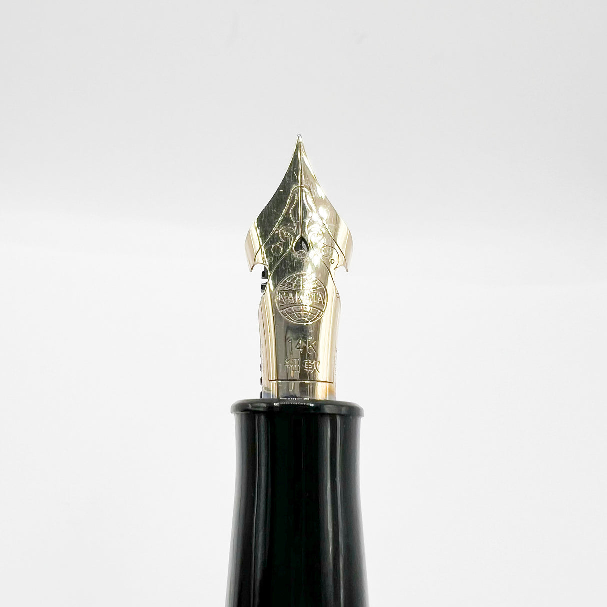 Early Nakaya Briarwood Fountain Pen - Fine 14kt Gold Elastic Nib