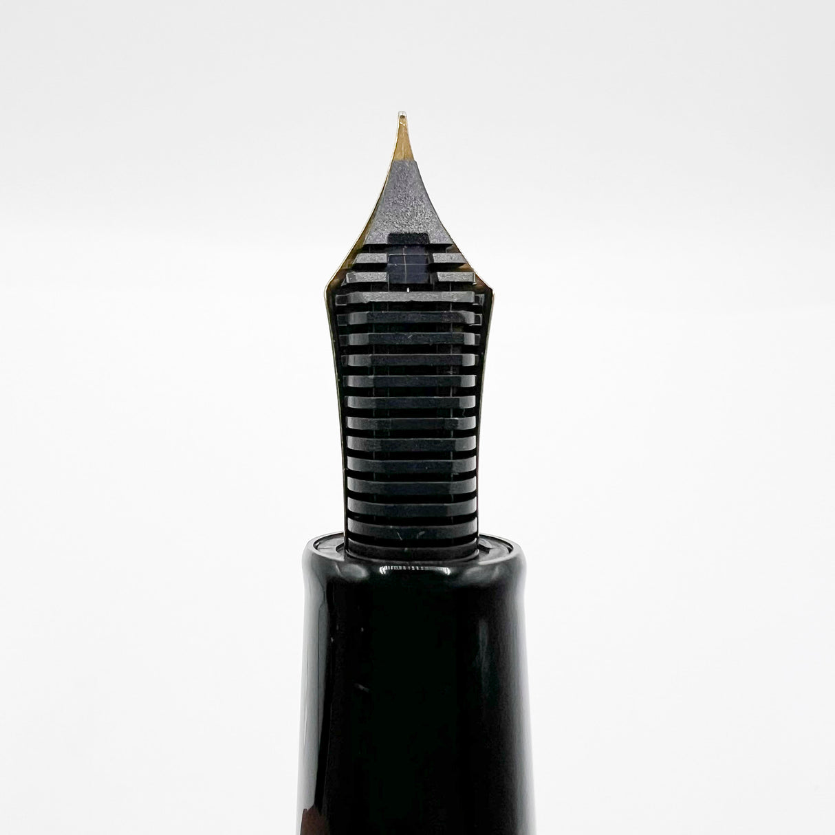 Tsuge (Made by Sailor) Large 1911 Rosewood Ebonite Fountain Pen -  Fine 21kt Gold Nib - RARE!