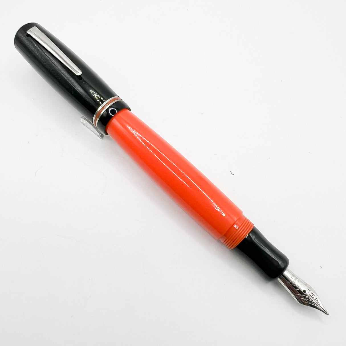 Delta #366 Fountain Pen - Black Cap/Orange Barrel -  Medium 18kt Gold Nib