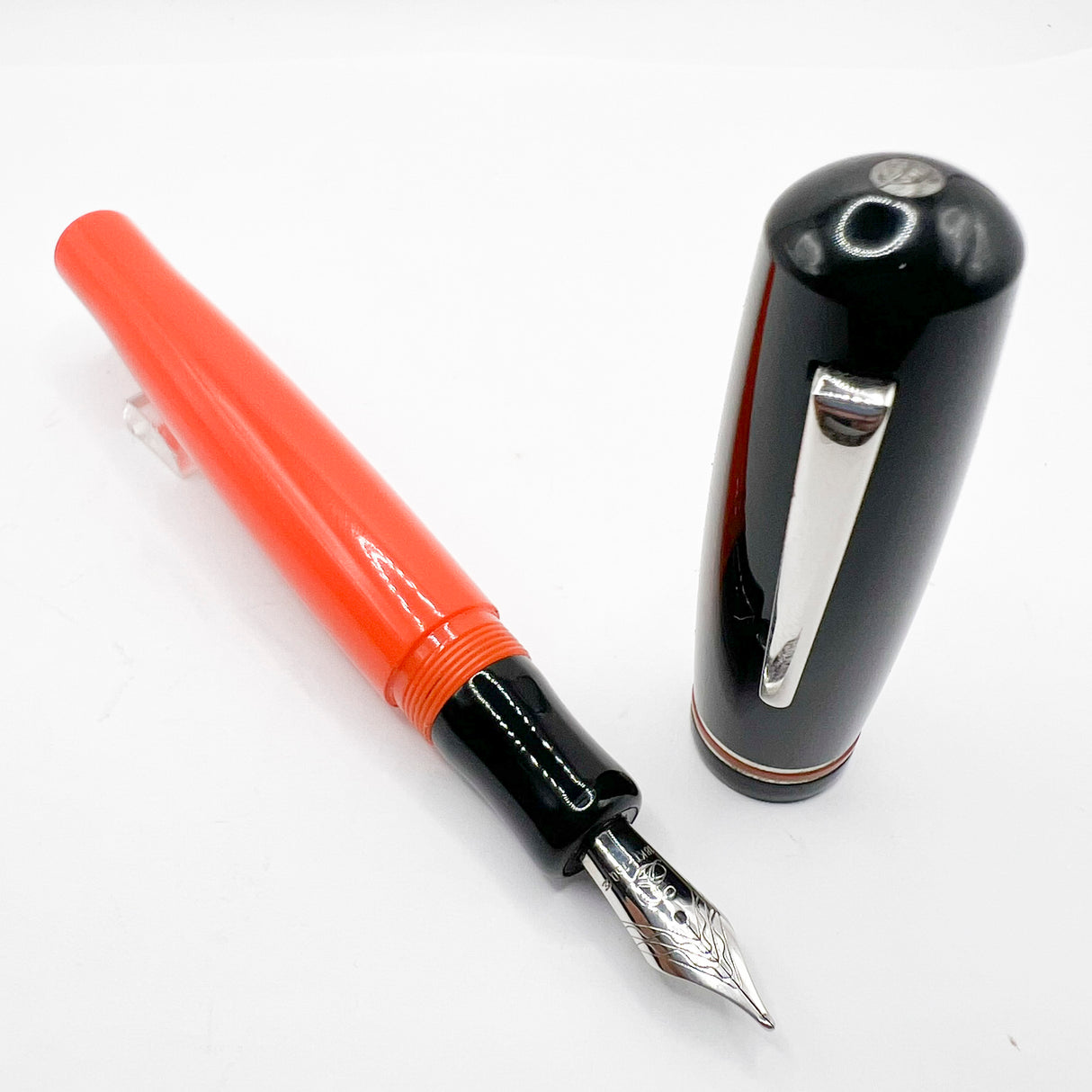 Delta #366 Fountain Pen - Black Cap/Orange Barrel -  Medium 18kt Gold Nib