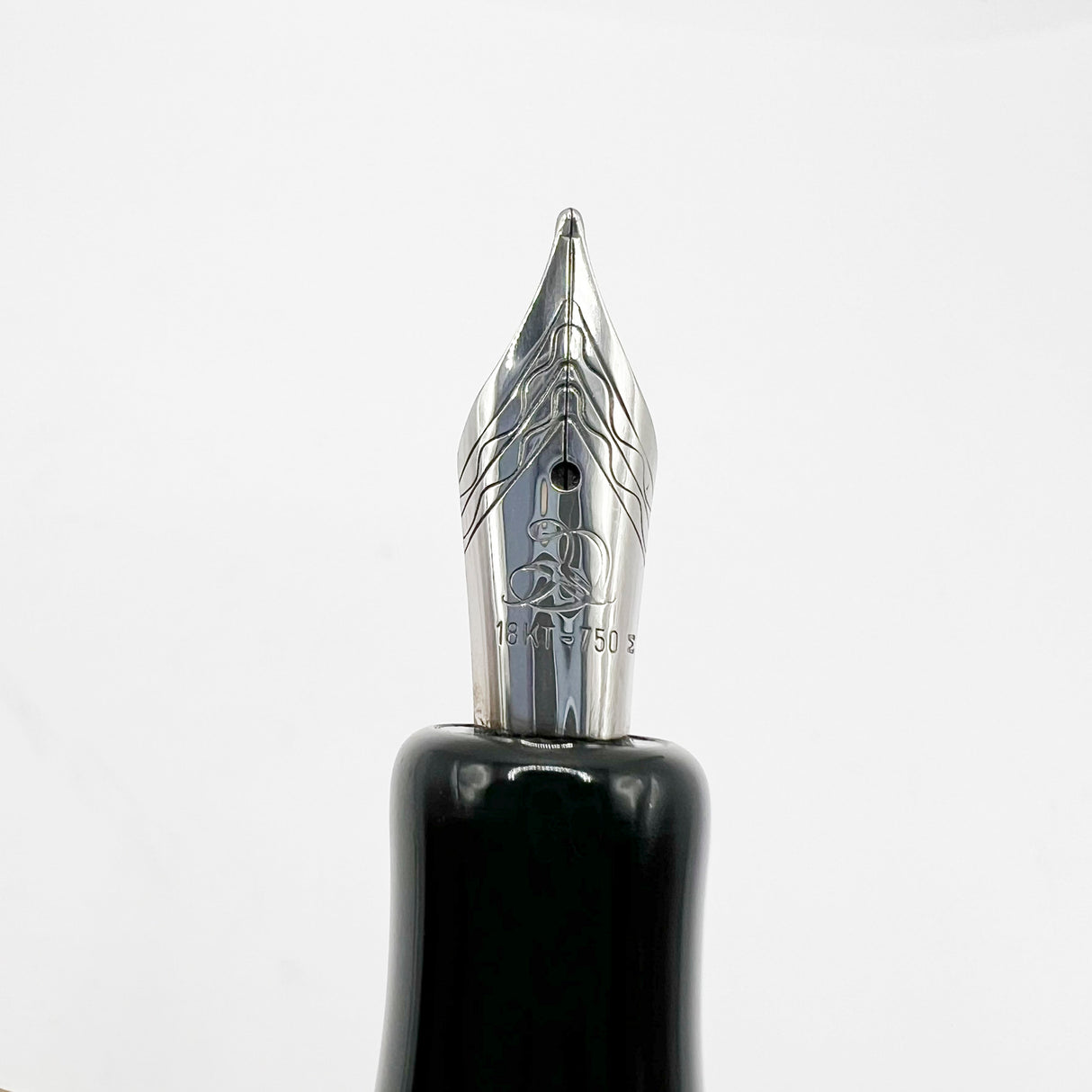 Delta #366 Fountain Pen - Black Cap/Orange Barrel -  Medium 18kt Gold Nib