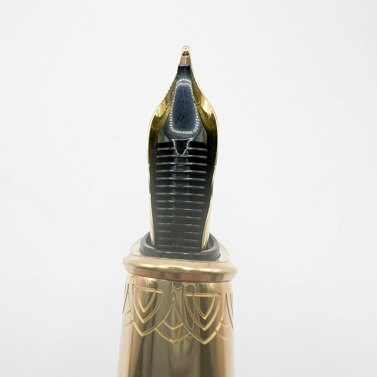 S.T. DuPont Pharoah Limited Edition Fountain Pen - Medium 18kt Gold Nib - MINT - EXQUISITE!