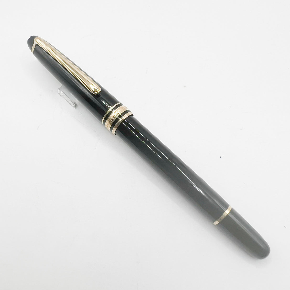 Montblanc Classique #144 Black Resin Fountain Pen - Fine 14kt Gold Nib