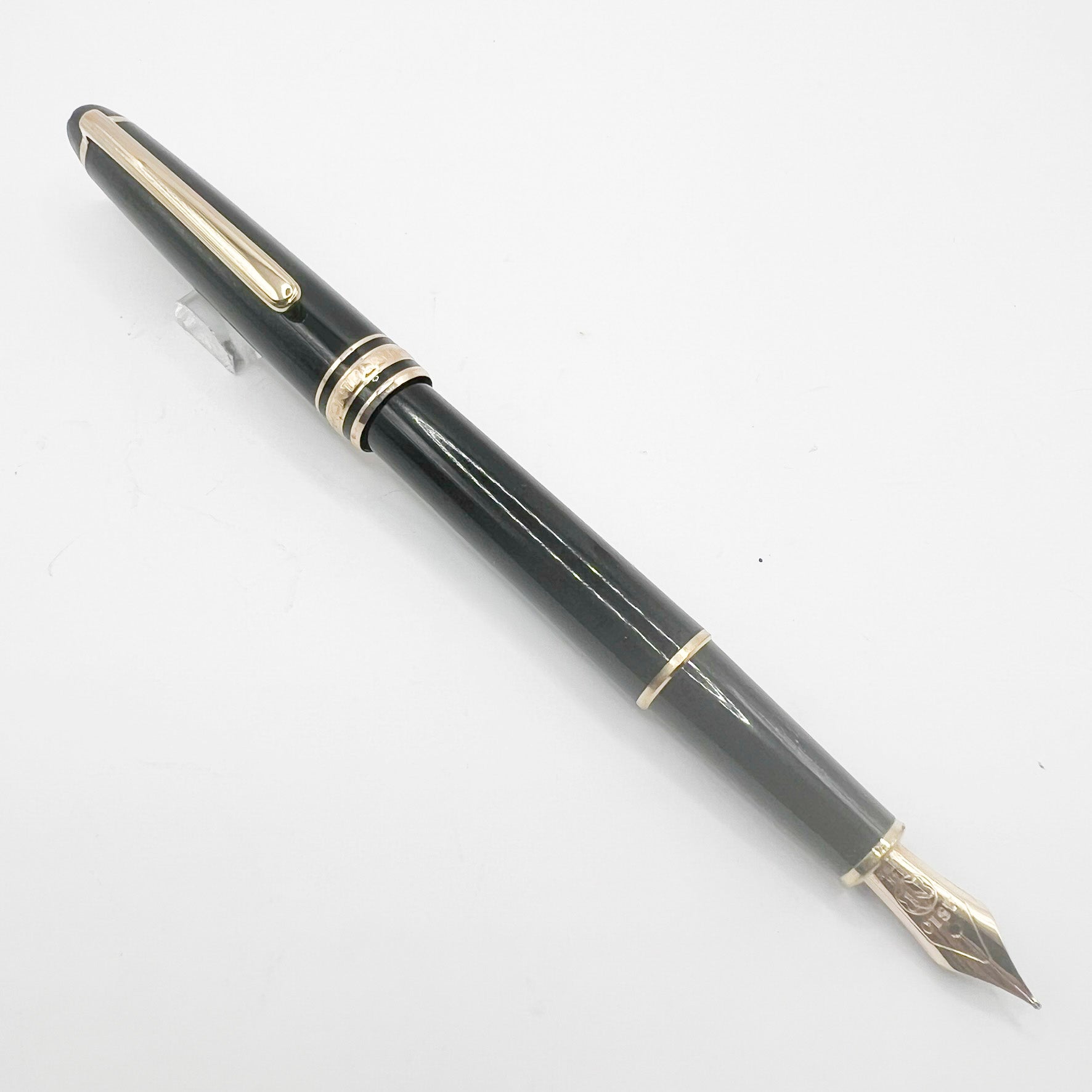 Montblanc Classique #144 Black Resin Fountain Pen - Fine 14kt Gold