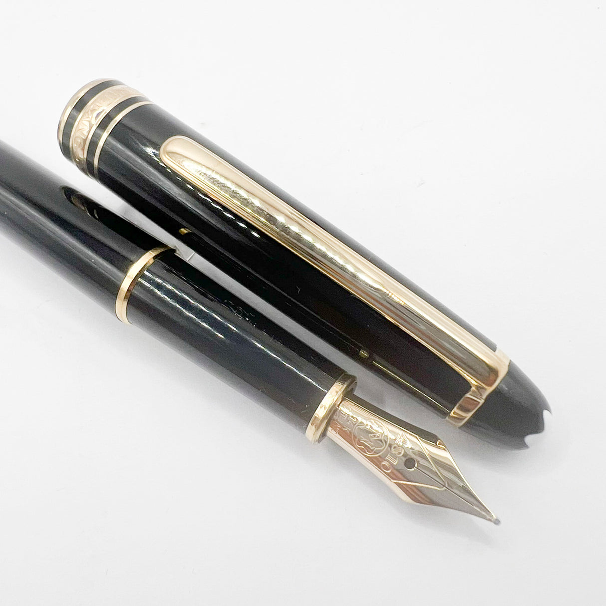 Montblanc Classique #144 Black Resin Fountain Pen - Fine 14kt Gold Nib