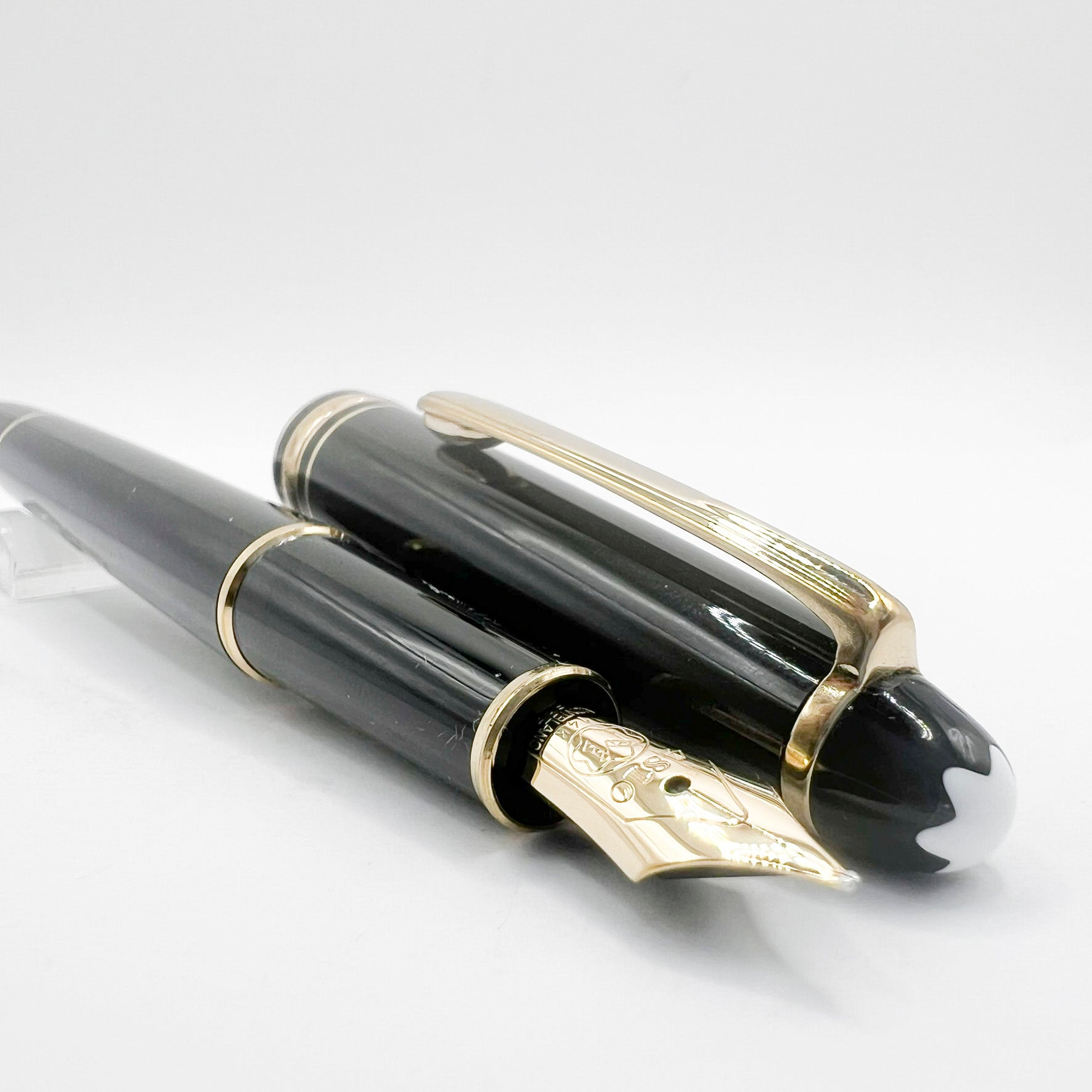 Montblanc Classique #144 Black Resin Fountain Pen - Fine 14kt Gold