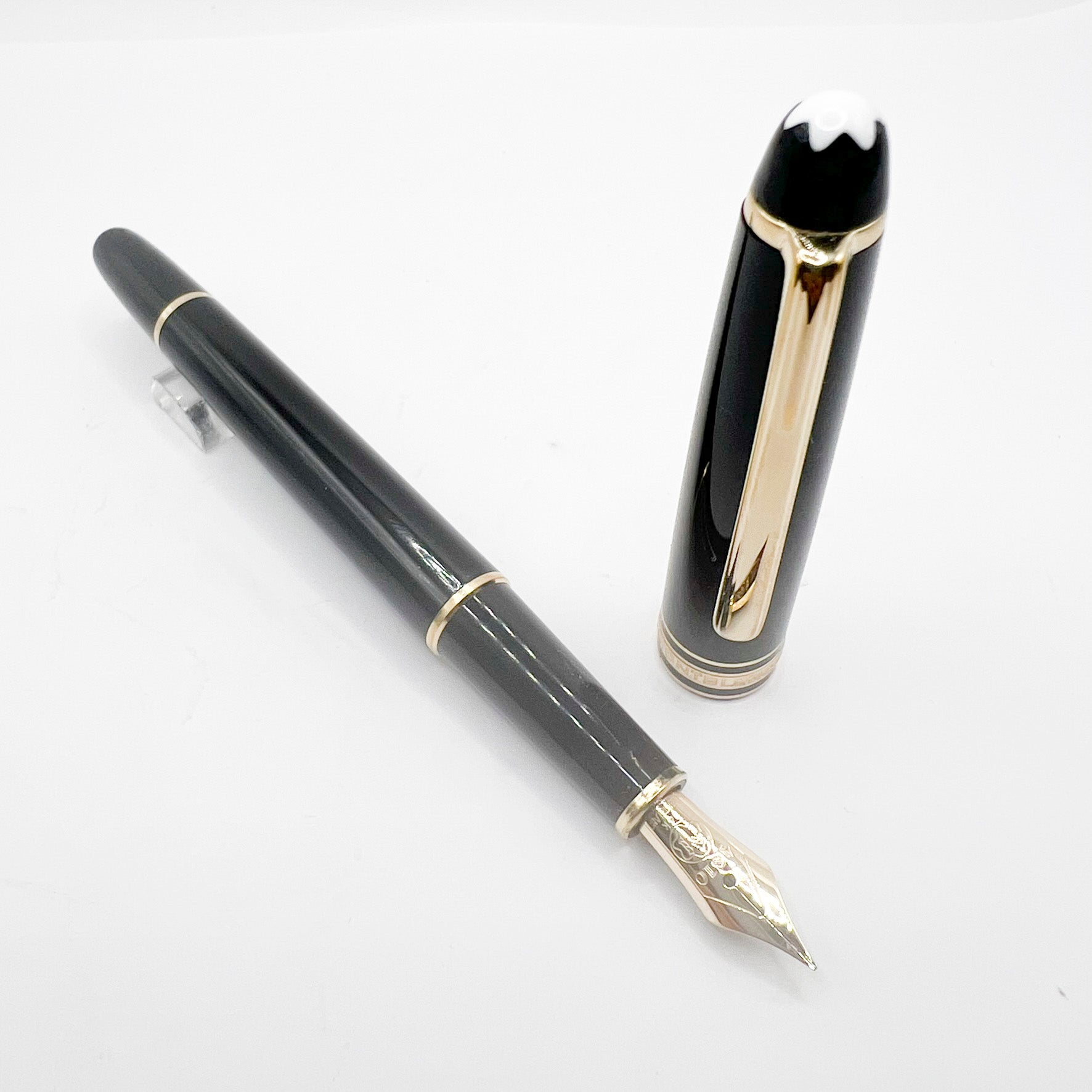 Montblanc Classique #144 Black Resin Fountain Pen - Fine 14kt Gold