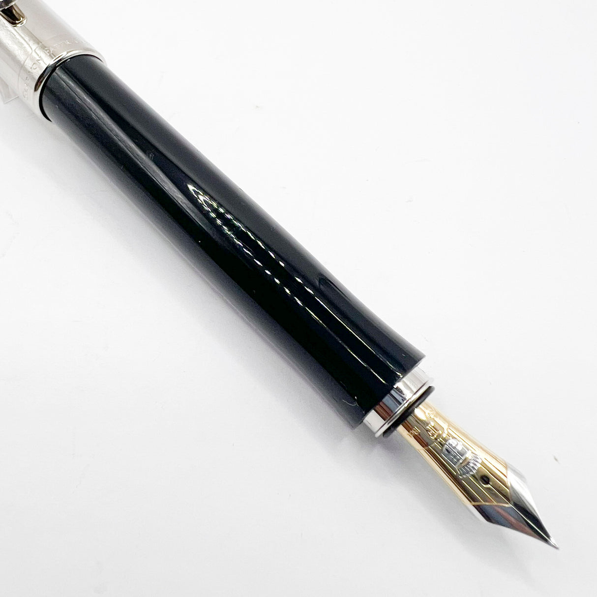 Graf von Faber Castell Intuition Fountain Pen - Chrome Cap/Black Smooth Resin Barrel - Fine 18kt Gold Nib