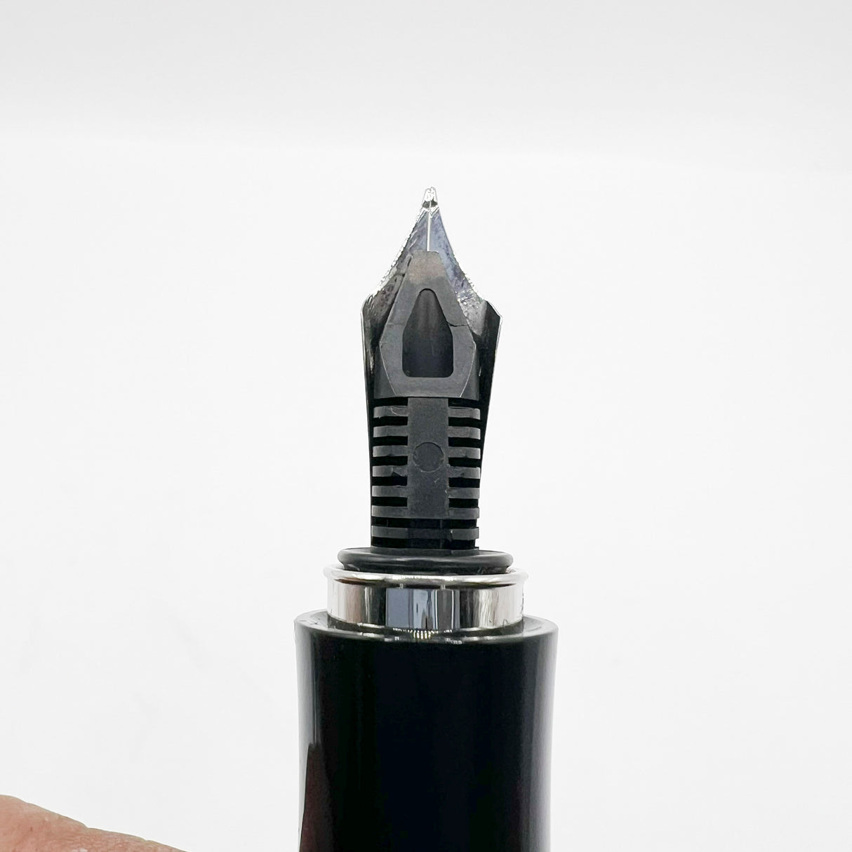 Graf von Faber Castell Intuition Fountain Pen - Chrome Cap/Black Smooth Resin Barrel - Fine 18kt Gold Nib