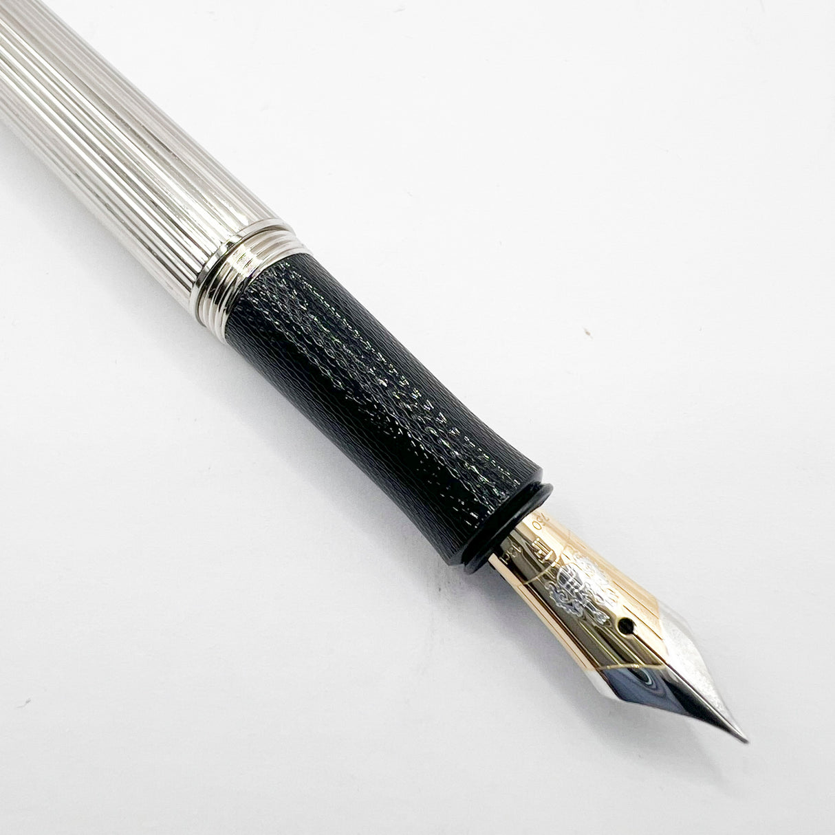 Graf von Faber Castell Platinum-Plated Classic Fountain Pen -  Fine 18kt Gold Nib