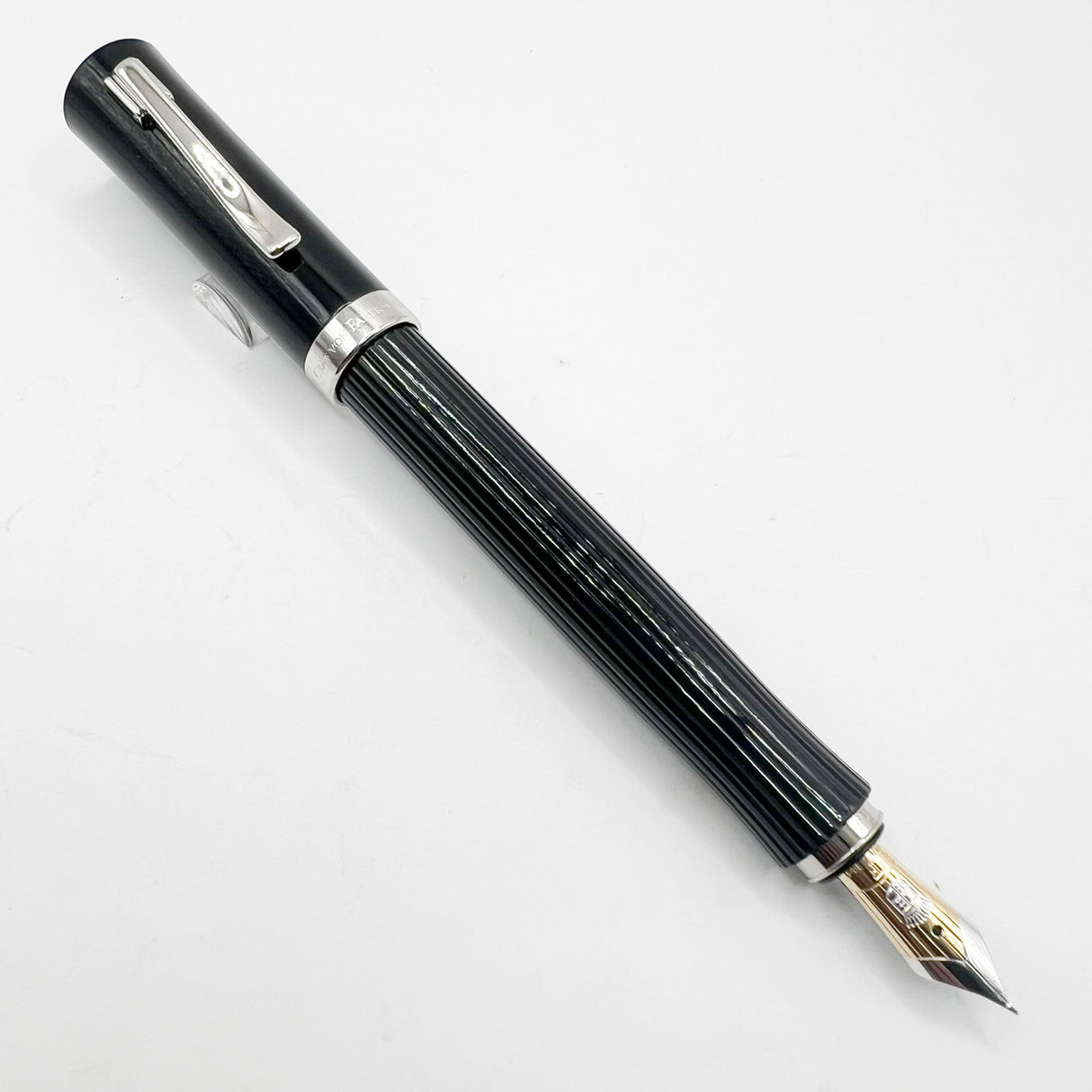 Graf von Faber Castell Intuition Fountain Pen - Black Smooth Resin  Cap/Black Fluted Resin Barrel - Fine 18kt Gold Nib