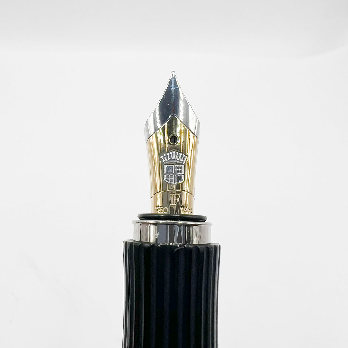 Graf von Faber Castell Intuition Fountain Pen - Black Smooth Resin  Cap/Black Fluted Resin Barrel - Fine 18kt Gold Nib