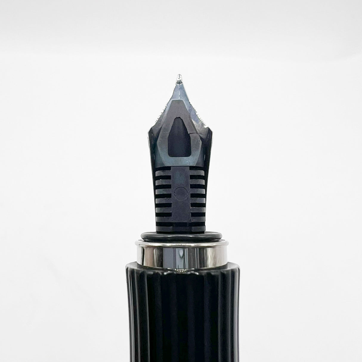 Graf von Faber Castell Intuition Fountain Pen - Black Smooth Resin  Cap/Black Fluted Resin Barrel - Fine 18kt Gold Nib