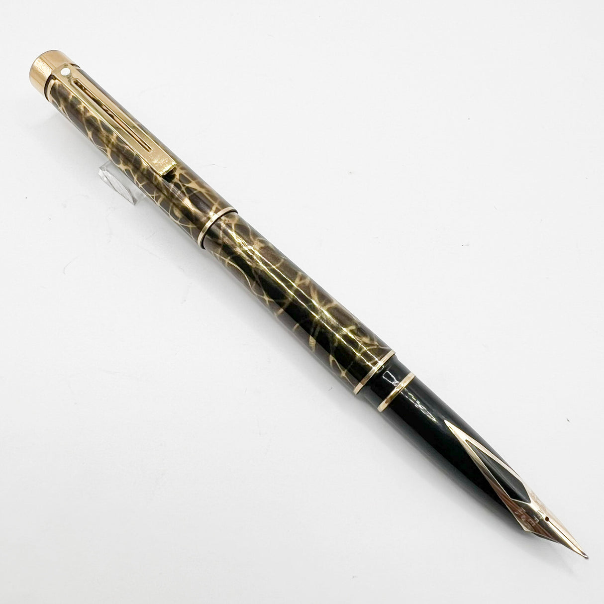 Sheaffer Full Size Targa  Lacque Filigree Pattern Fountain Pen - Medium 14kt Gold Nib