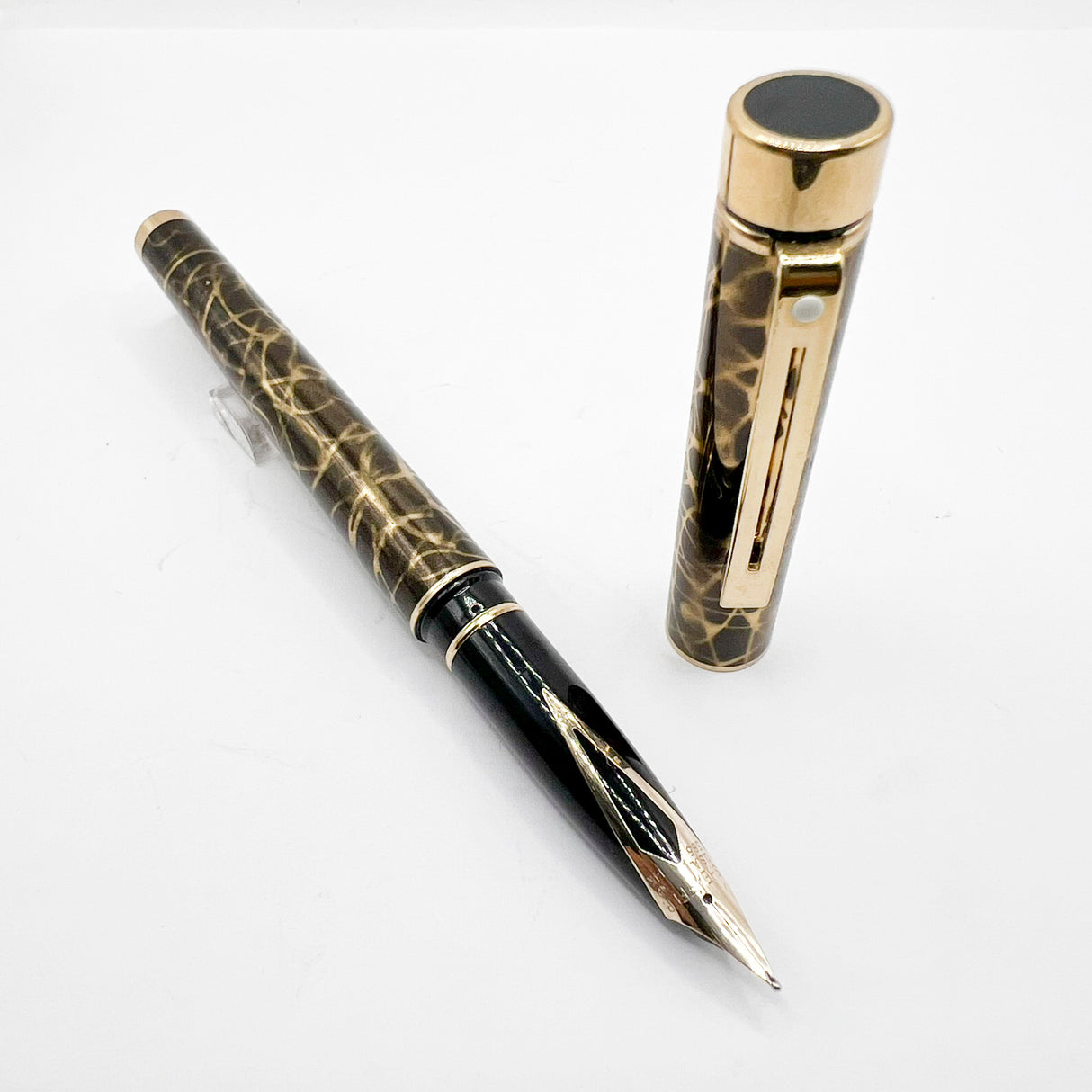Sheaffer Full Size Targa  Lacque Filigree Pattern Fountain Pen - Medium 14kt Gold Nib