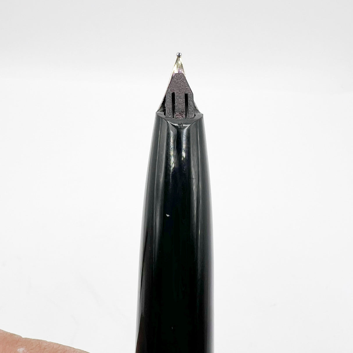 Sheaffer Full Size Targa  Lacque Filigree Pattern Fountain Pen - Medium 14kt Gold Nib