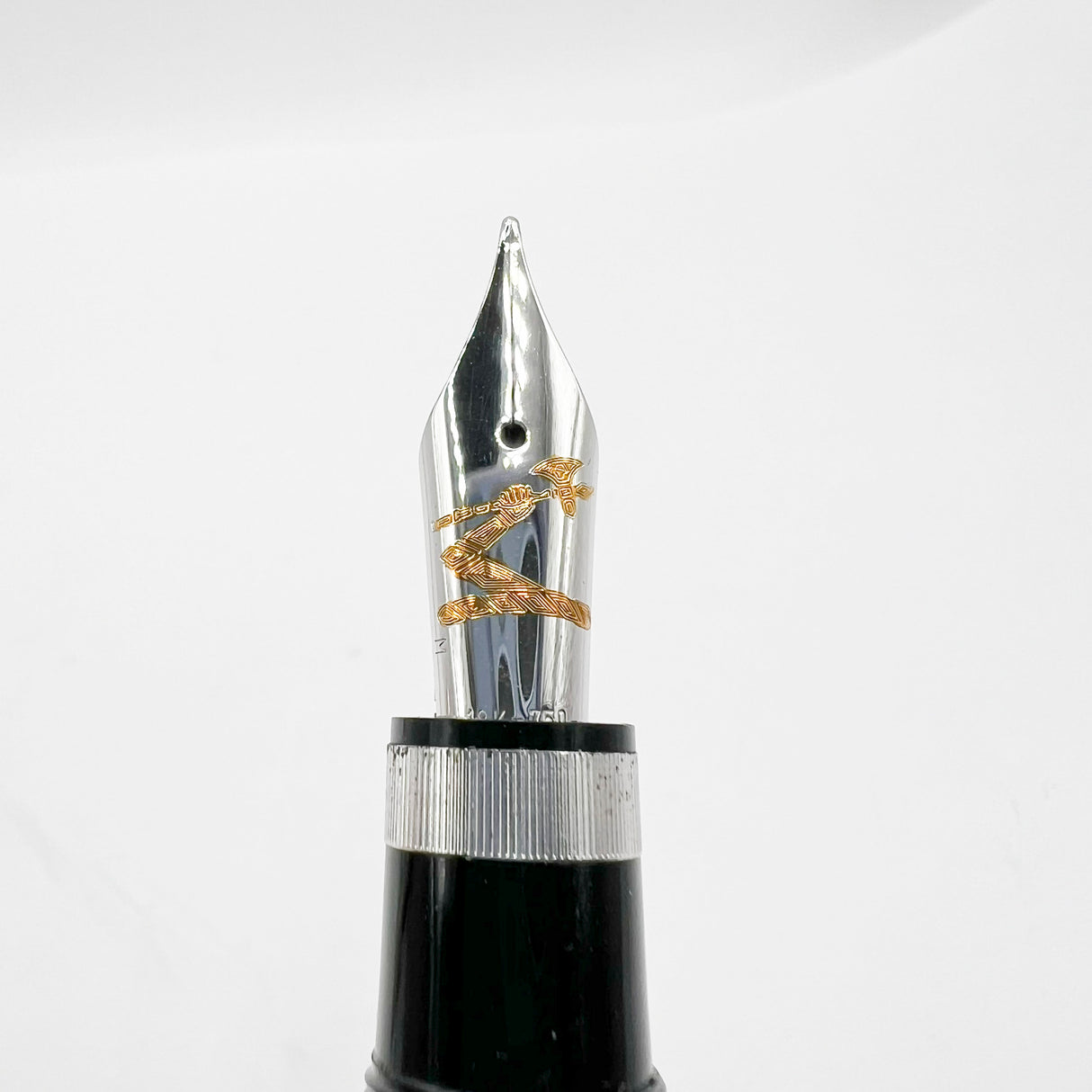 OMAS Large Ogiva Style Richard Hennessy Cognac Special Edition  Fountain Pen - Medium 18kt Gold Nib