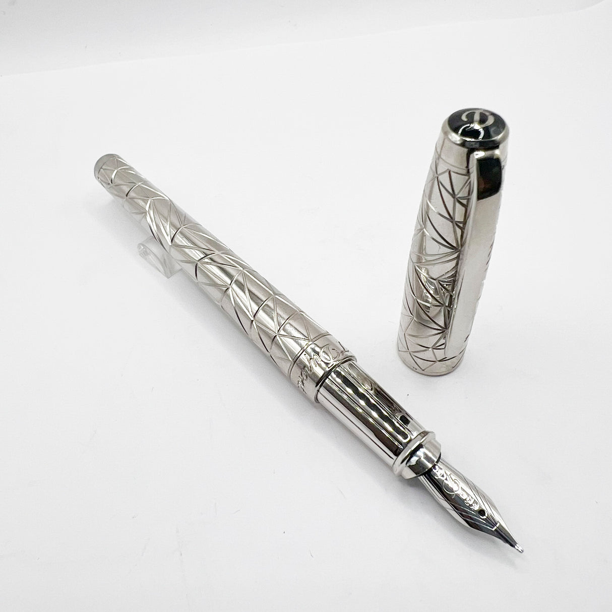 S.T. Dupont Olympio  Graphic Fountain Pen -  Medium 18kt Gold Nib