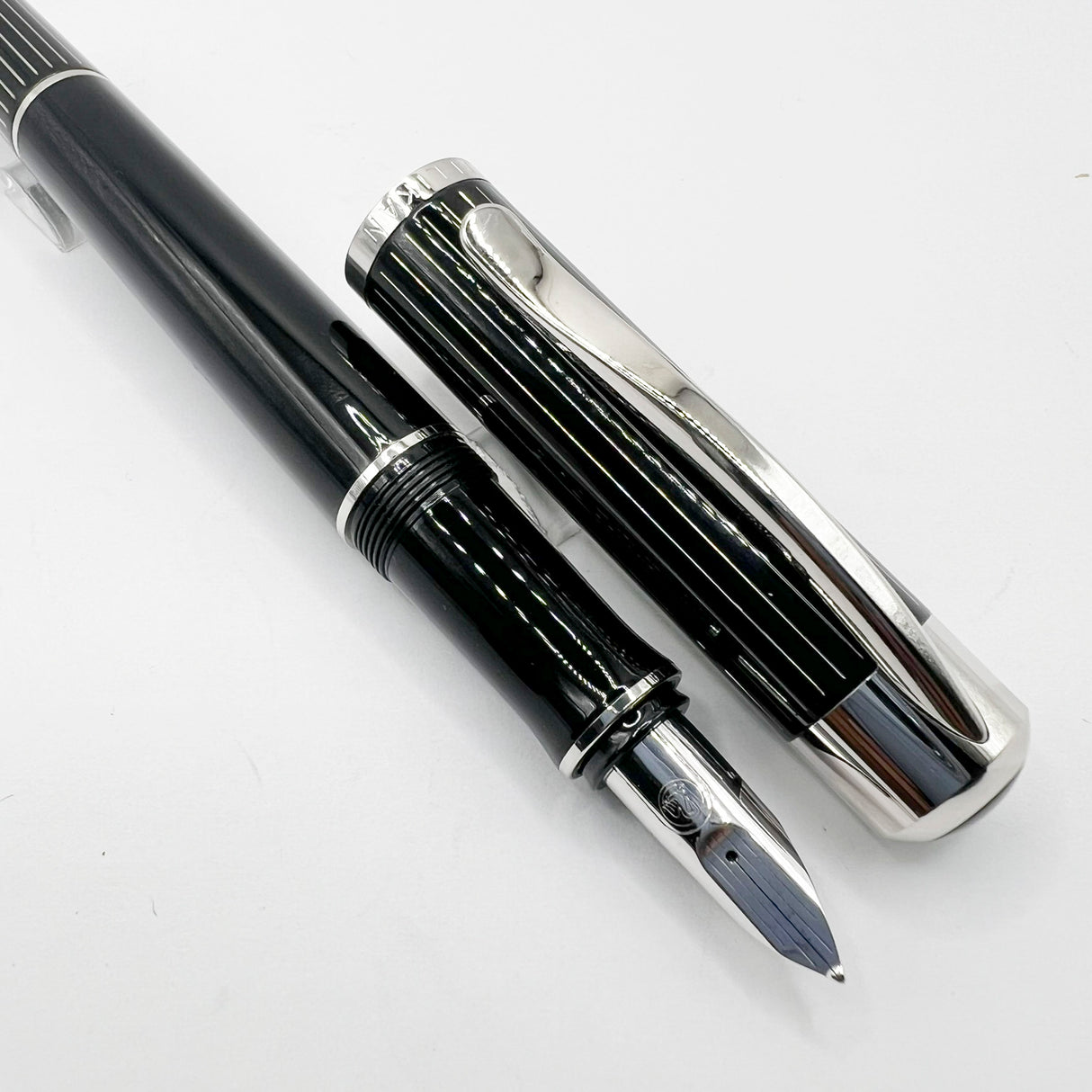 Pelikan P3100 Ductus Fountain Pen -  Medium 18kt Gold Nib