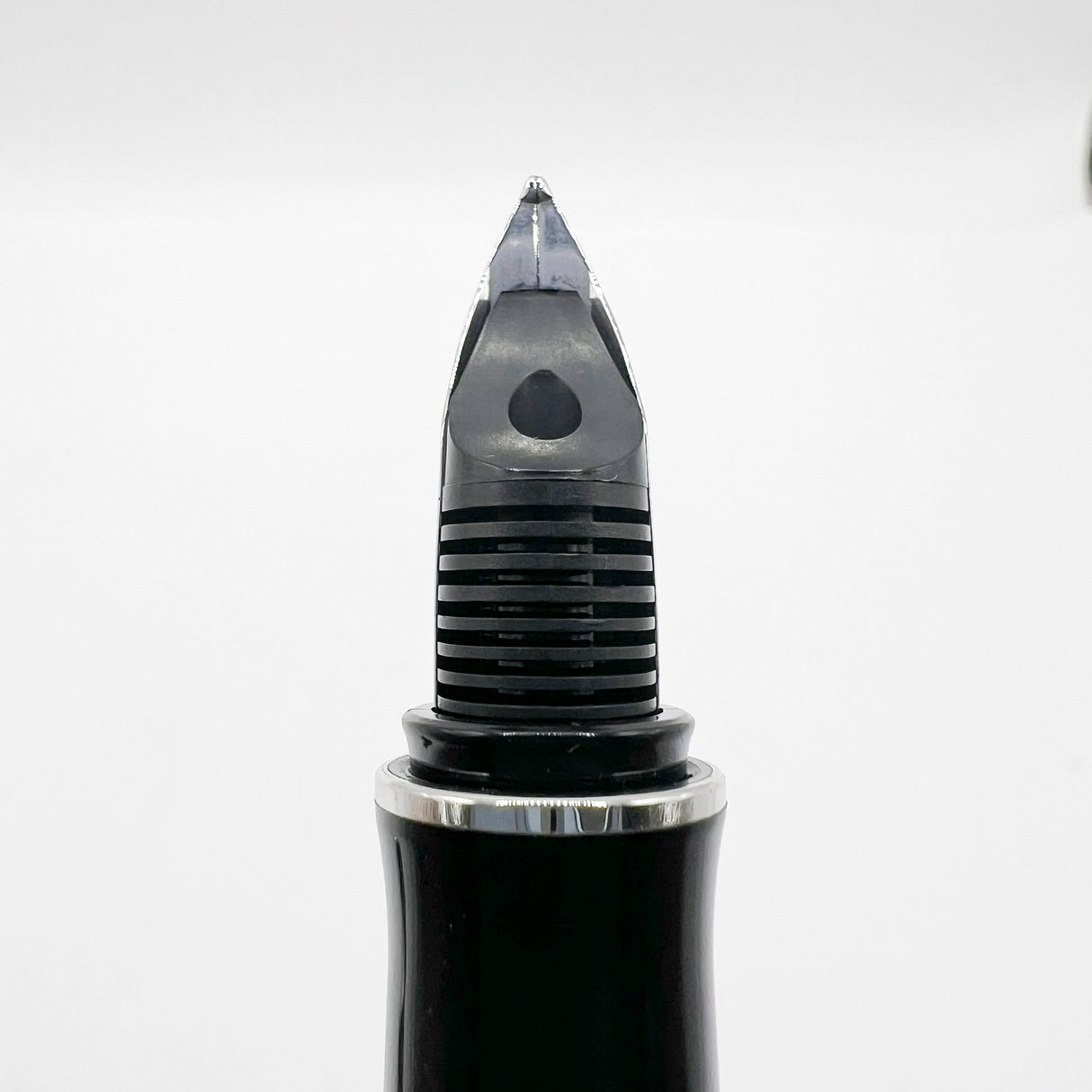 Pelikan P3100 Ductus Fountain Pen -  Medium 18kt Gold Nib