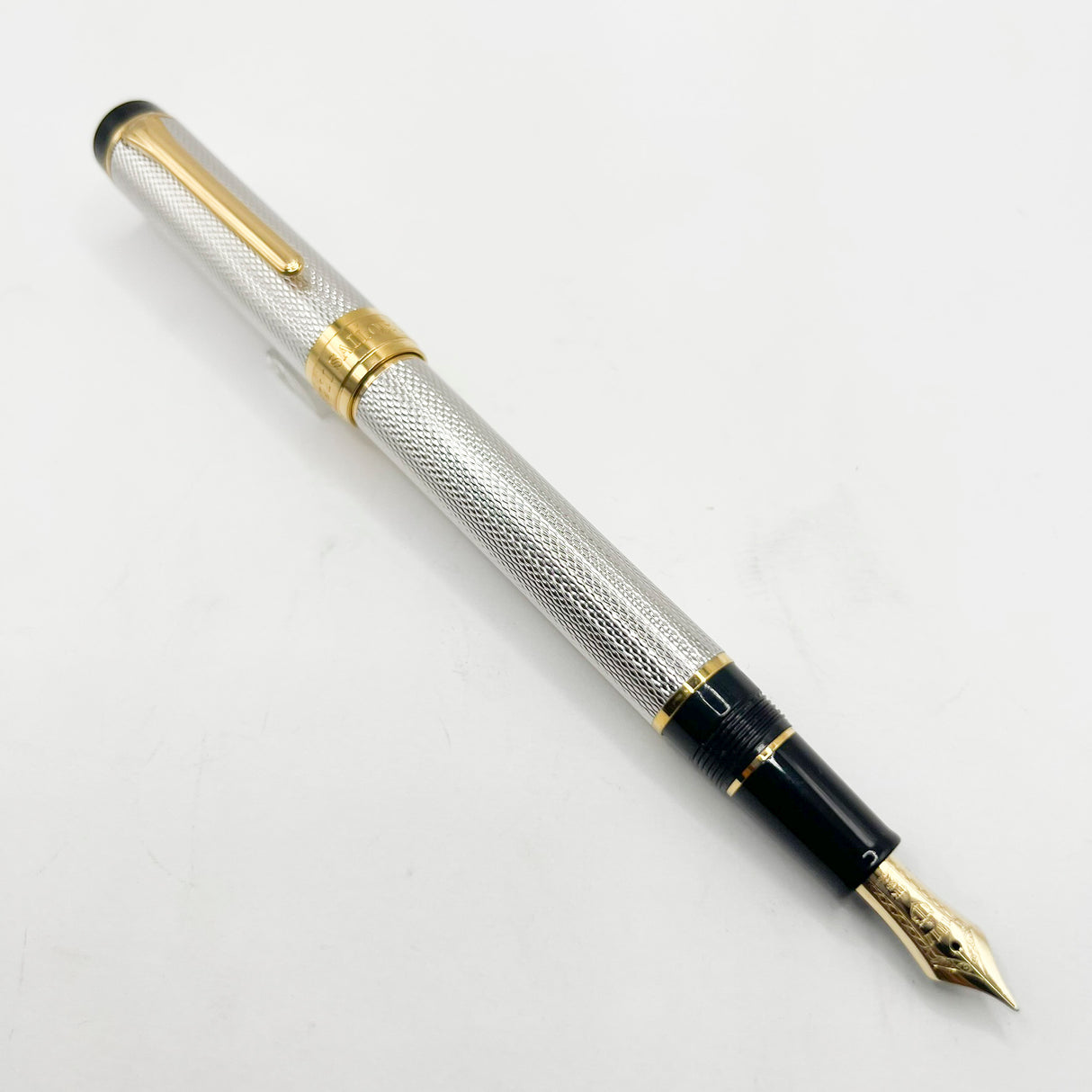 Sailor White Metal Barleycorn Guilloche Fountain Pen -  Medium 14kt Gold Nib