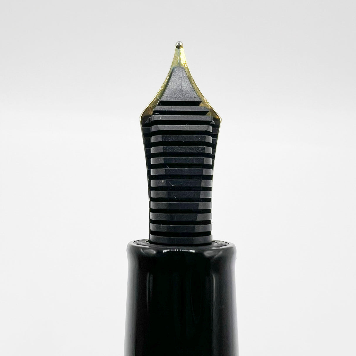 Sailor White Metal Barleycorn Guilloche Fountain Pen -  Medium 14kt Gold Nib