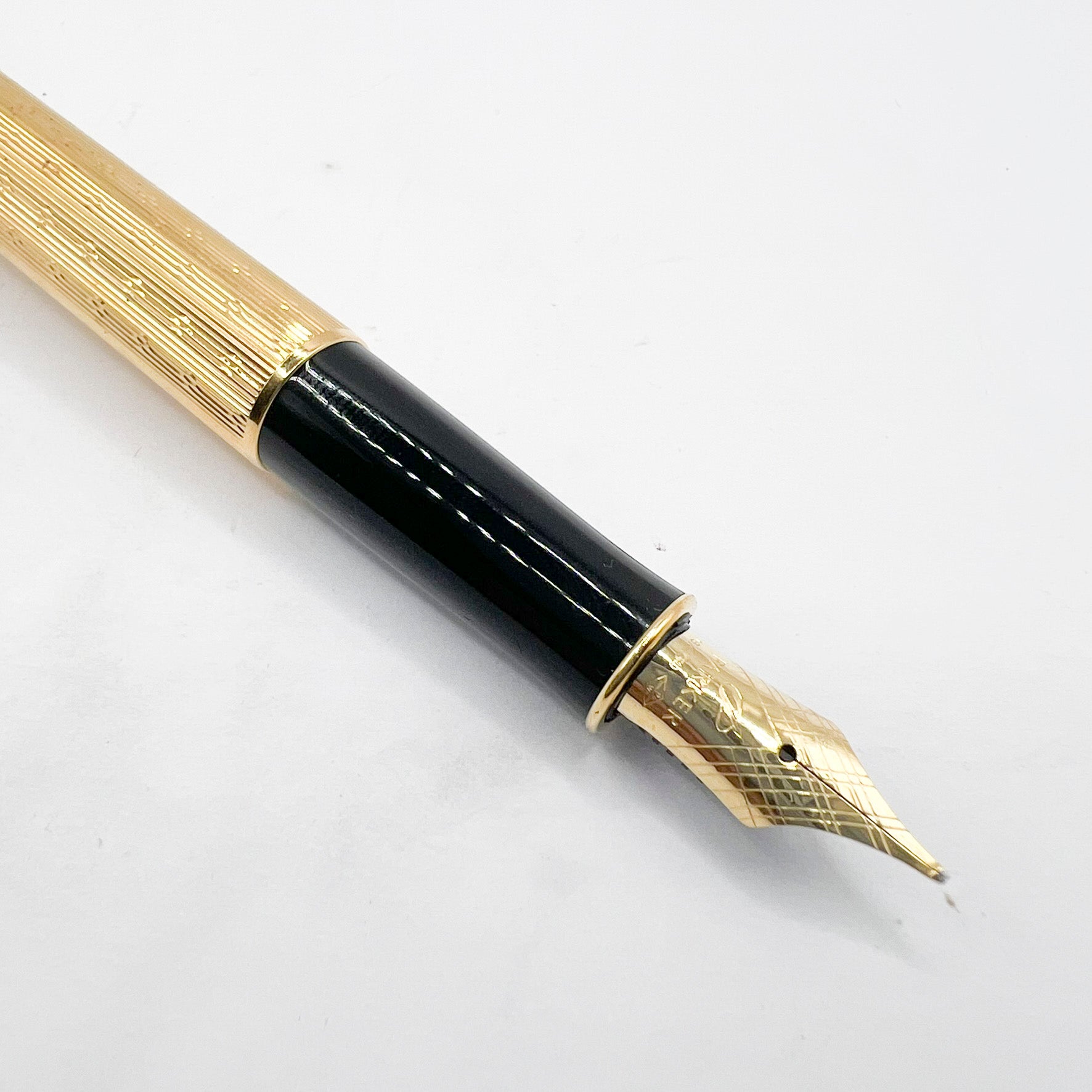 Parker Sonnet Gold-Plated Chiseled Fountain Pen - Medium 18kt Gold