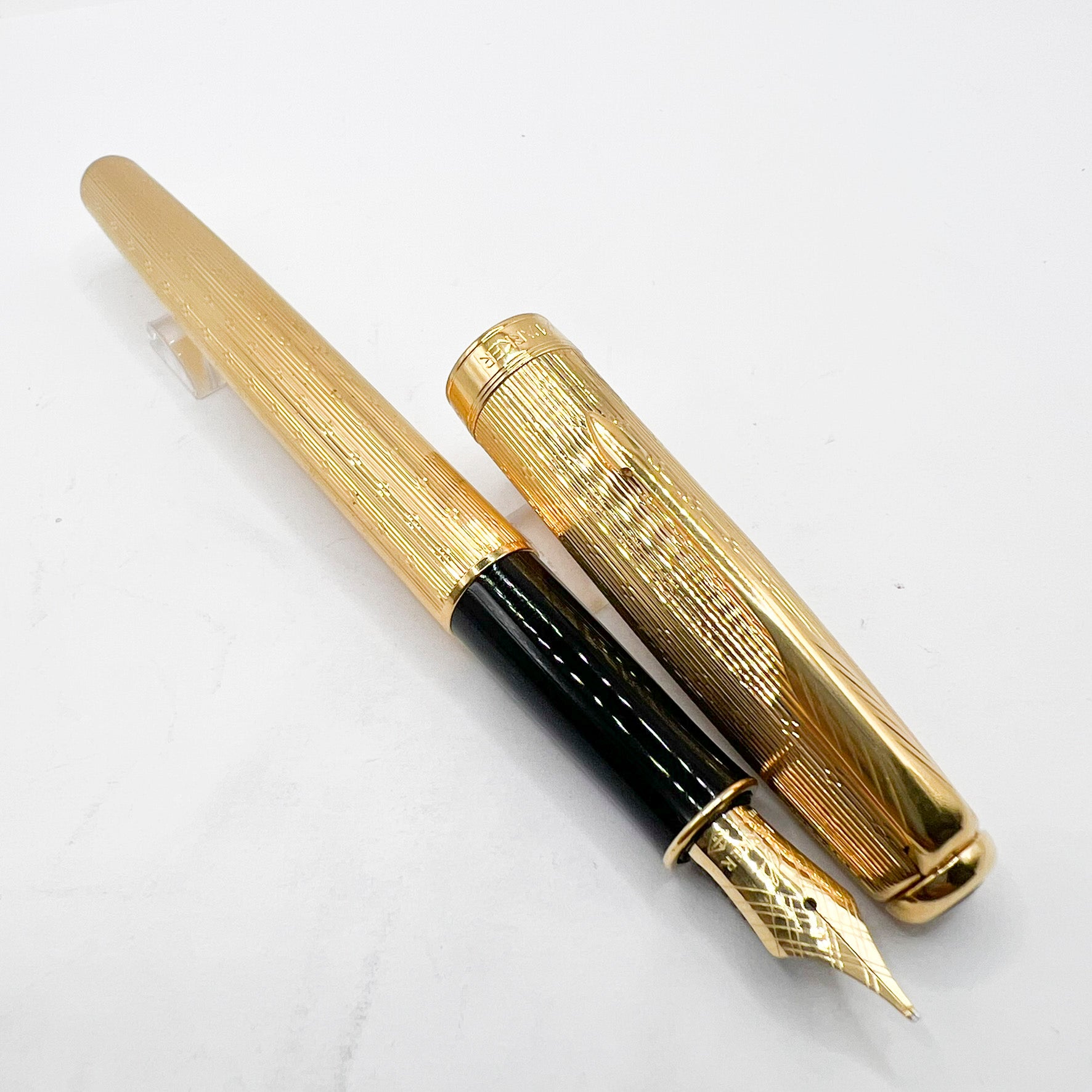 Parker Sonnet Gold-Plated Chiseled Fountain Pen - Medium 18kt Gold