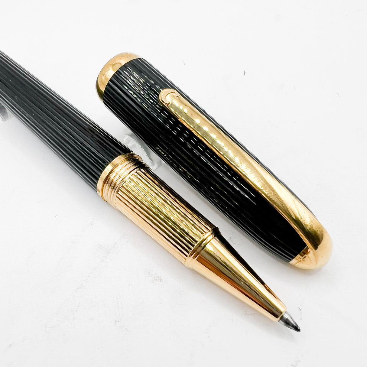 Cartier - Louis Cartier Black Fluted Rollerball - Gold-Plated Trim