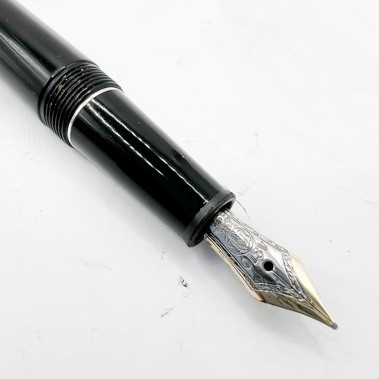 Montblanc Meisterstuck Black Resin #145 Classique Platinum-Plated Trim Fountain  Pen - Medium  14kt Kt Gold Nib
