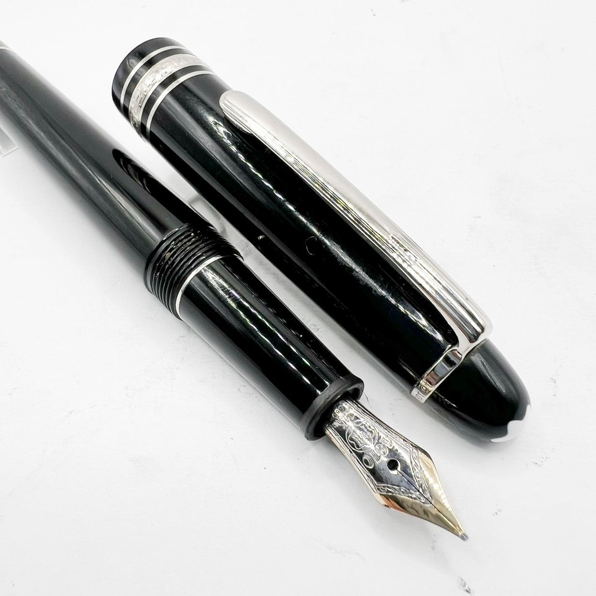 Montblanc Meisterstuck Black Resin #145 Classique Platinum-Plated Trim Fountain  Pen - Medium  14kt Kt Gold Nib