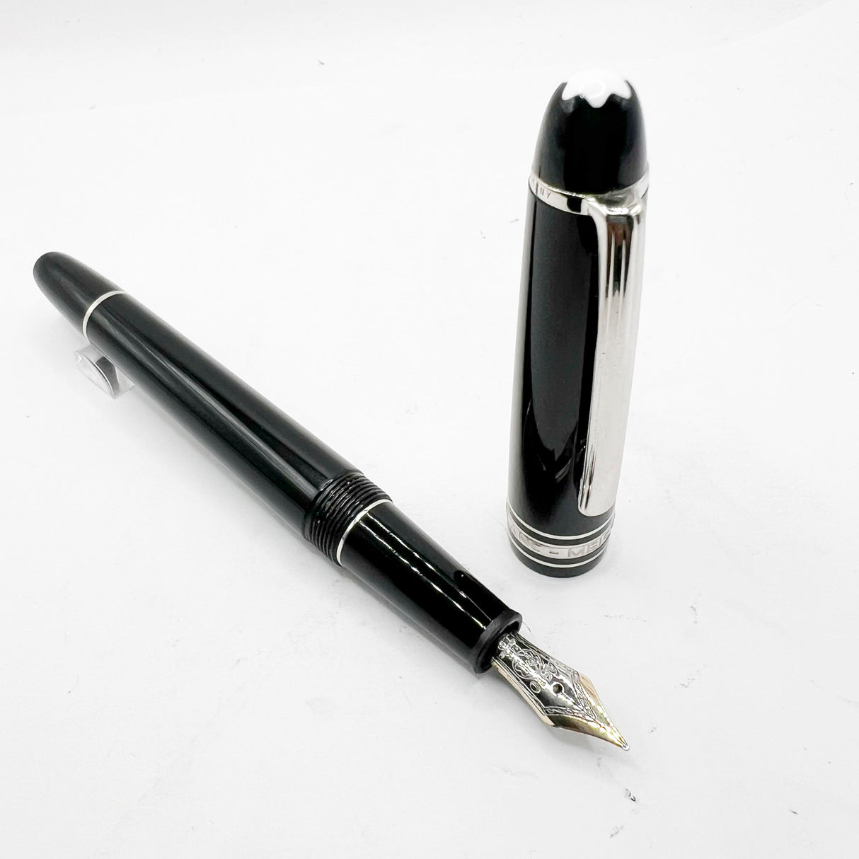 Montblanc Meisterstuck Black Resin #145 Classique Platinum-Plated Trim Fountain  Pen - Medium  14kt Kt Gold Nib