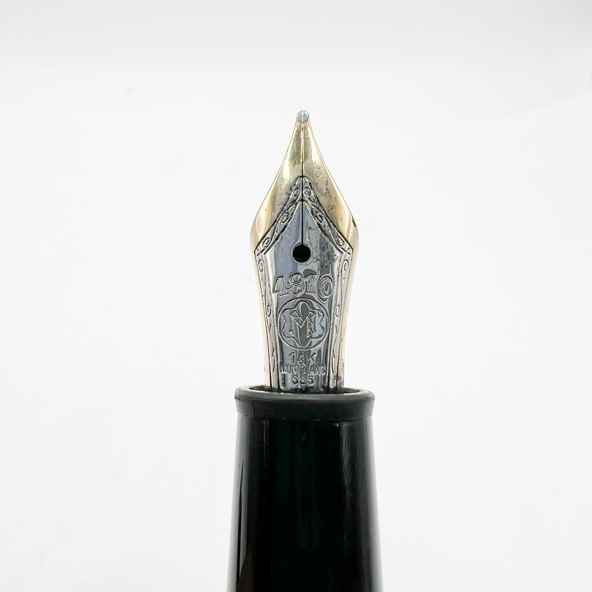 Montblanc Meisterstuck Black Resin #145 Classique Platinum-Plated Trim Fountain  Pen - Medium  14kt Kt Gold Nib