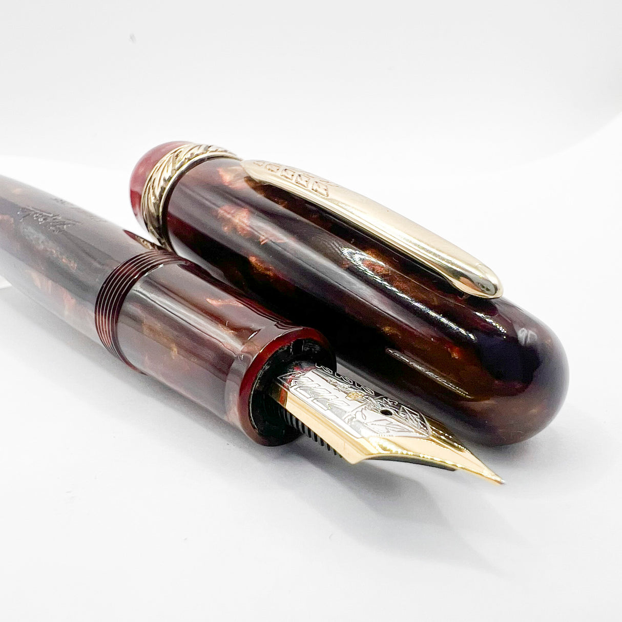 Stipula Early Etruria Variegated Burgundy & Amber Celluloid Fountain Pen- 9kt Gold Cap Band & Trim  -   Fine 18Kt Gold Nib