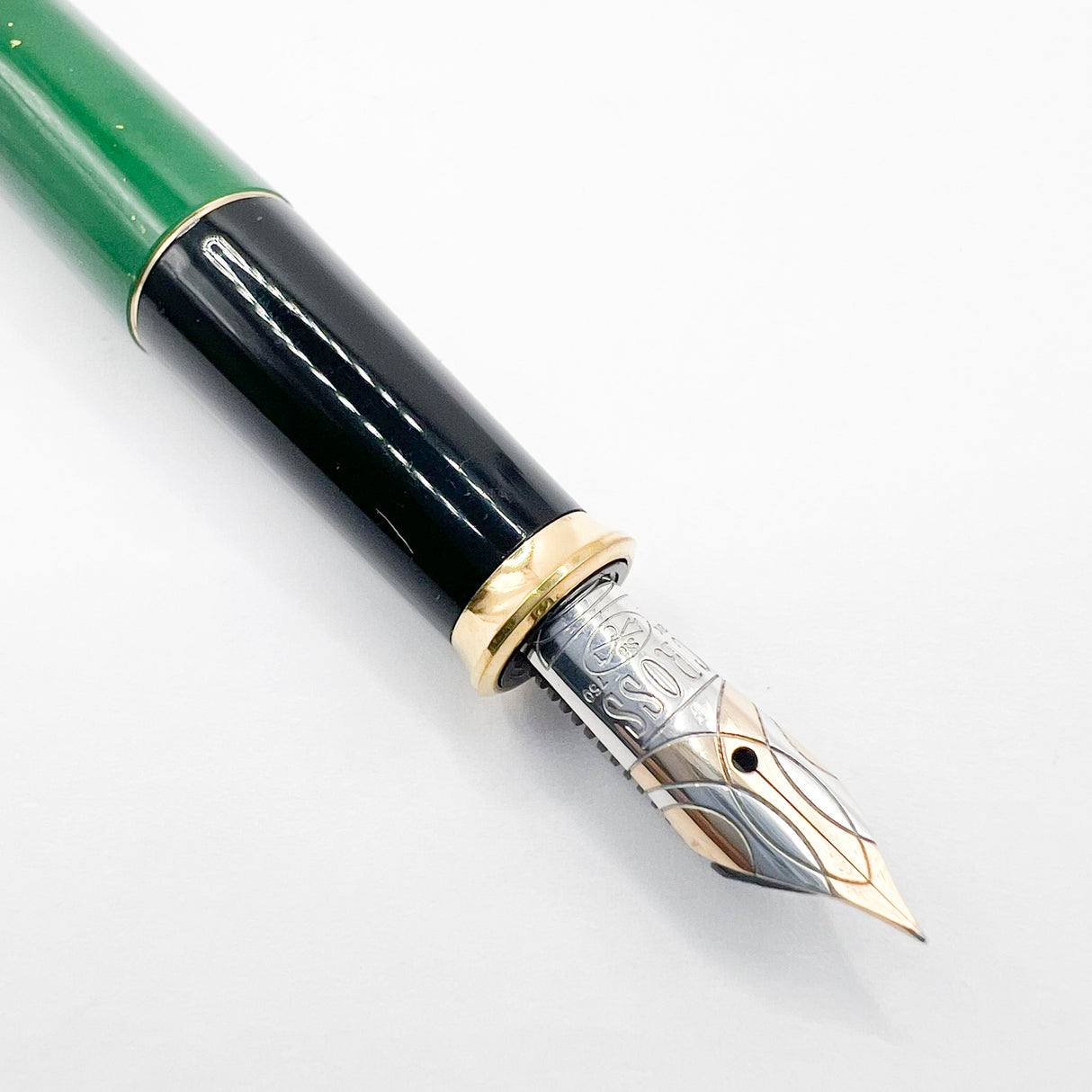 Cross Townsend Green Jade/ 22K Gold Dust Fountain Pen - Fine  18kt Gold Nib