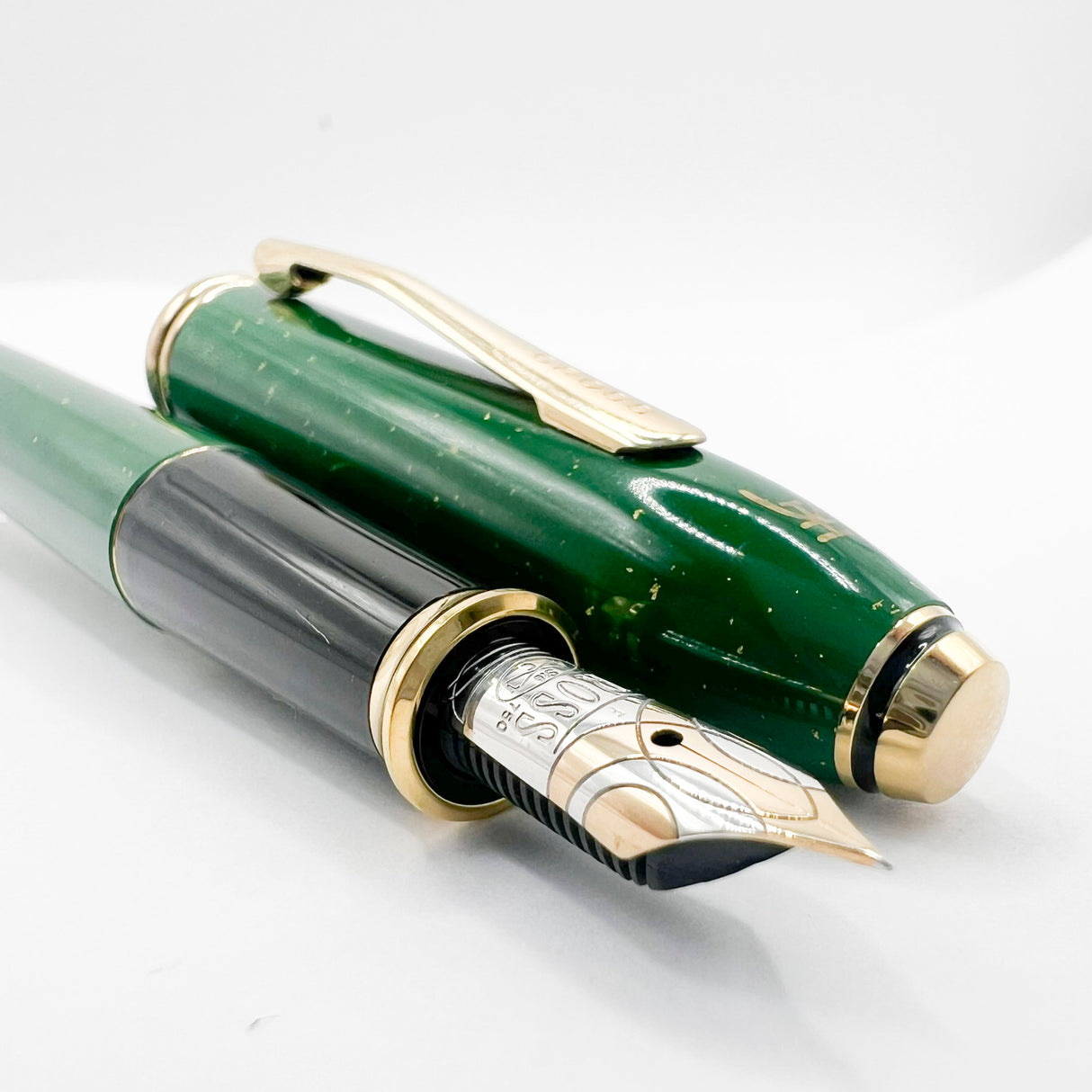 Cross Townsend Green Jade/ 22K Gold Dust Fountain Pen - Fine  18kt Gold Nib