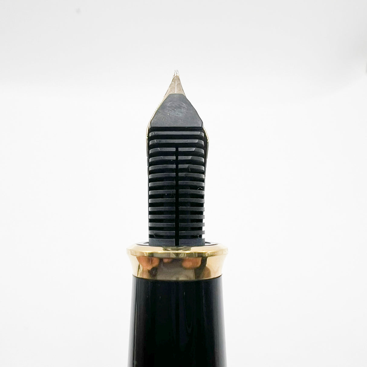 Cross Townsend Green Jade/ 22K Gold Dust Fountain Pen - Fine  18kt Gold Nib
