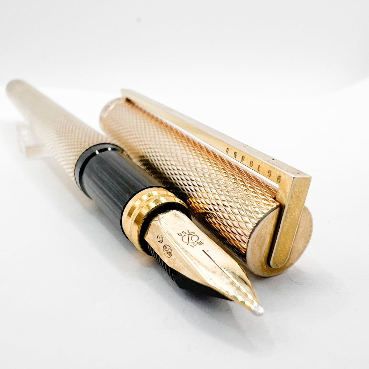 S.T. Dupont Full Covered Gold-Plated Barleycorn Classic  Fountain Pen- Medium 18kt Gold Nib