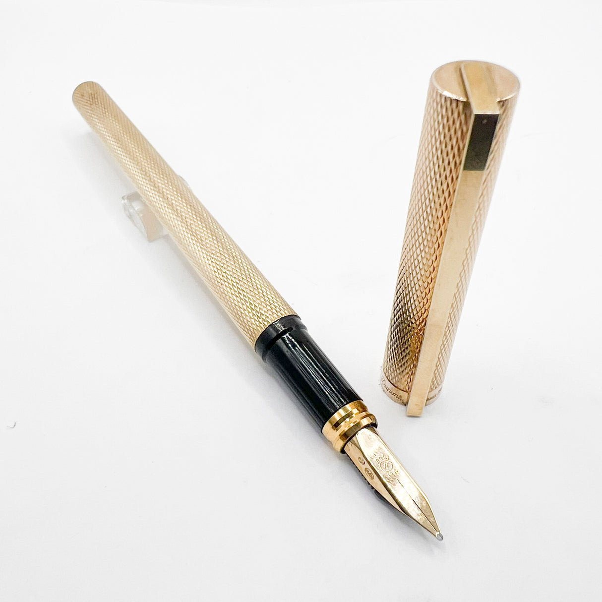 S.T. Dupont Full Covered Gold-Plated Barleycorn Classic  Fountain Pen- Medium 18kt Gold Nib
