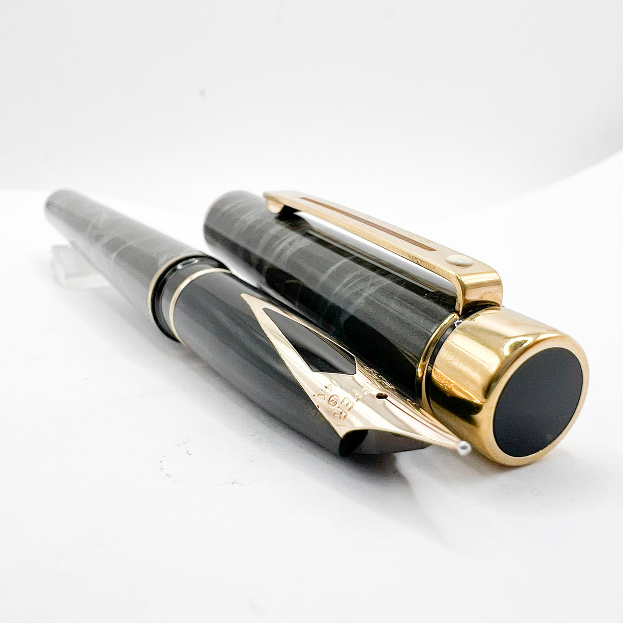 Sheaffer Full Size Targa Gray Ronce Fountain Pen - Fine  14kt Kt Gold Nib