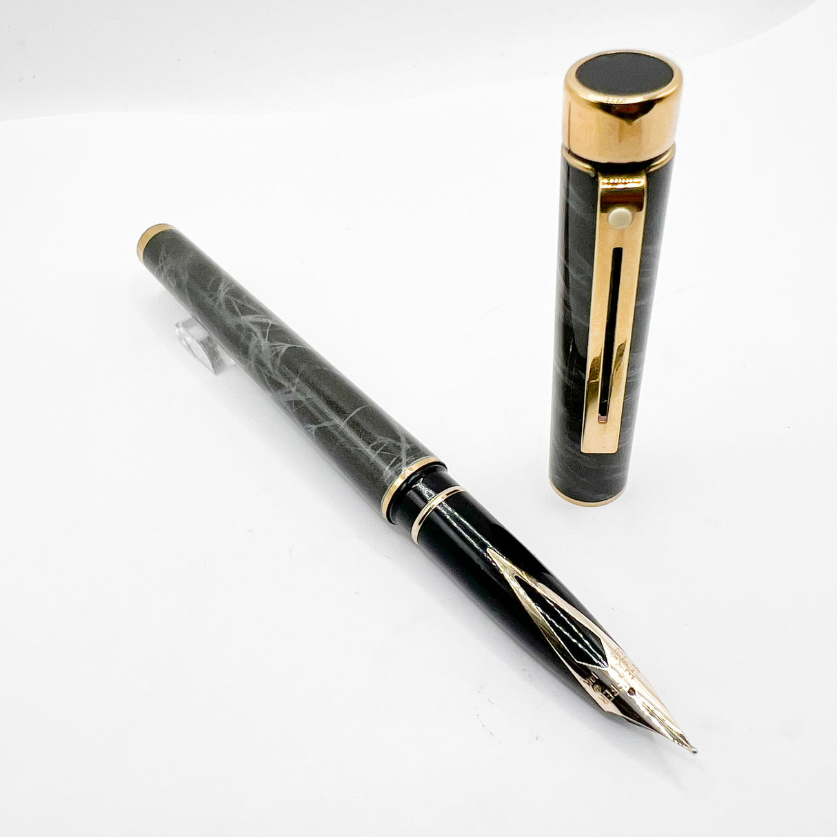 Sheaffer Full Size Targa Gray Ronce Fountain Pen - Fine  14kt Kt Gold Nib